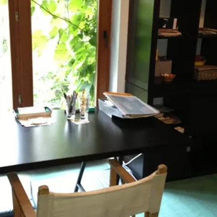 Même pièce transformée en bureau lumineux, après